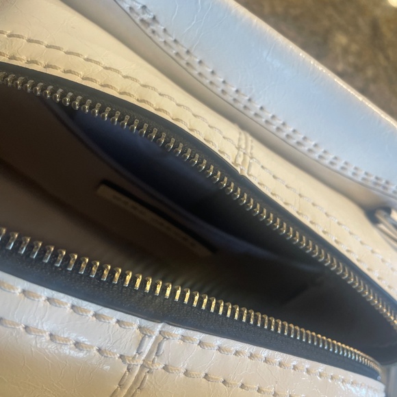 White Marc Jacob’s mini cruiser crossbody bag and matching wallet - Picture 3 of 5